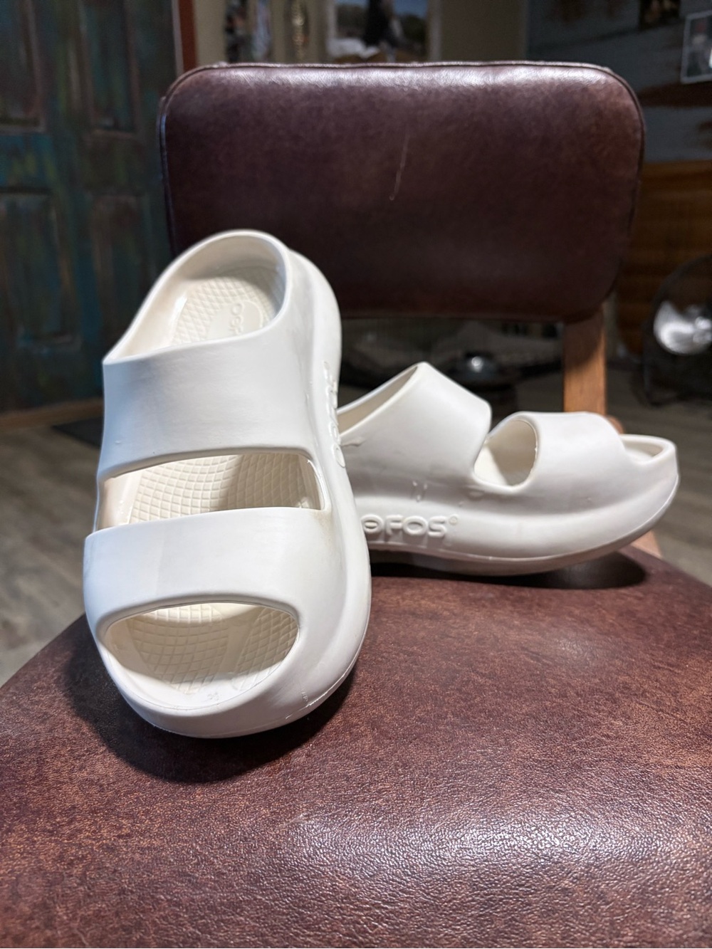 OOFOS White Womens Slide Sandals